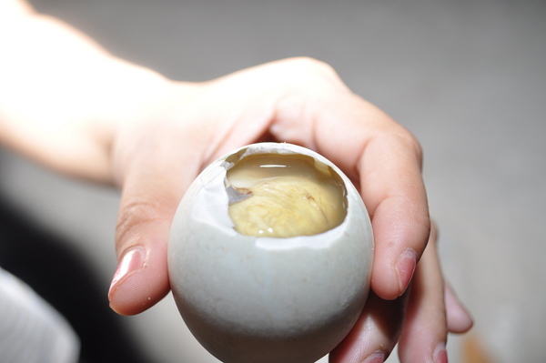 Những lợi ích của trứng vịt lộn đối với sức khỏe